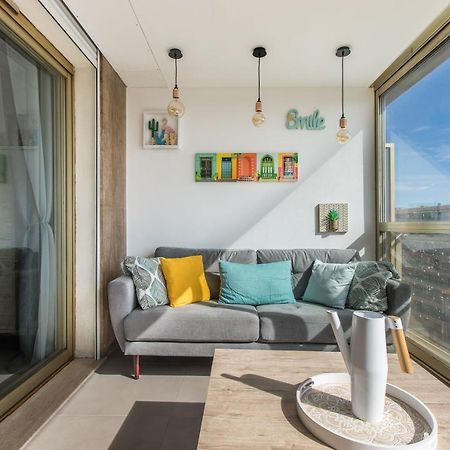 Lb Vacation Rentals I Admire Panoramic Ocean Views Through Walls Of Windows كان المظهر الخارجي الصورة