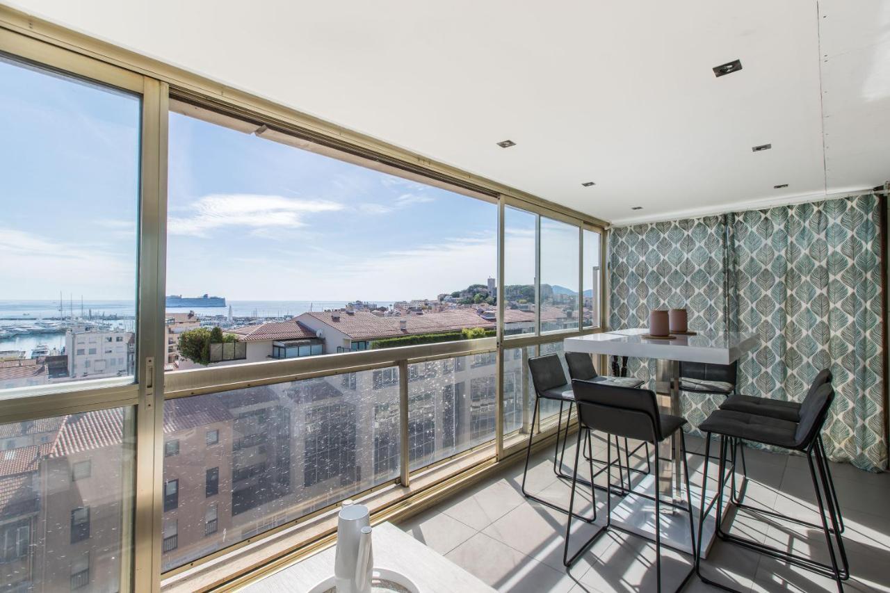 Lb Vacation Rentals I Admire Panoramic Ocean Views Through Walls Of Windows كان المظهر الخارجي الصورة