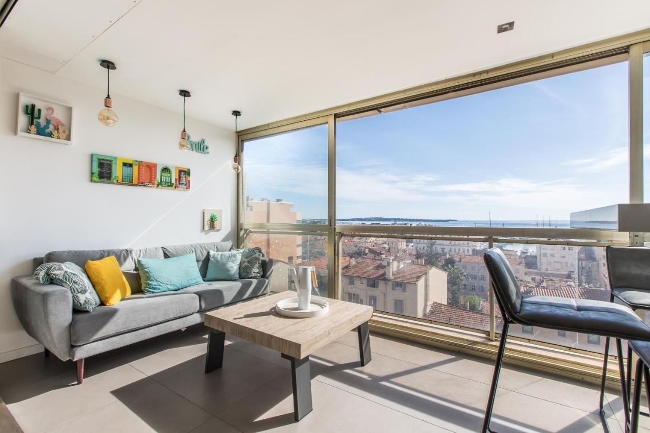 Lb Vacation Rentals I Admire Panoramic Ocean Views Through Walls Of Windows كان المظهر الخارجي الصورة