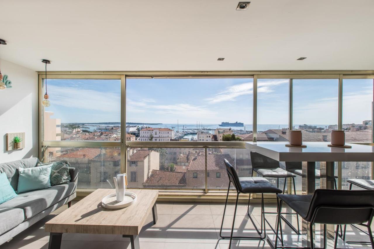 Lb Vacation Rentals I Admire Panoramic Ocean Views Through Walls Of Windows كان المظهر الخارجي الصورة