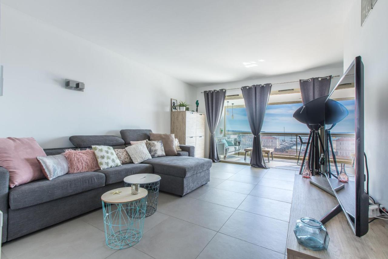 Lb Vacation Rentals I Admire Panoramic Ocean Views Through Walls Of Windows كان المظهر الخارجي الصورة